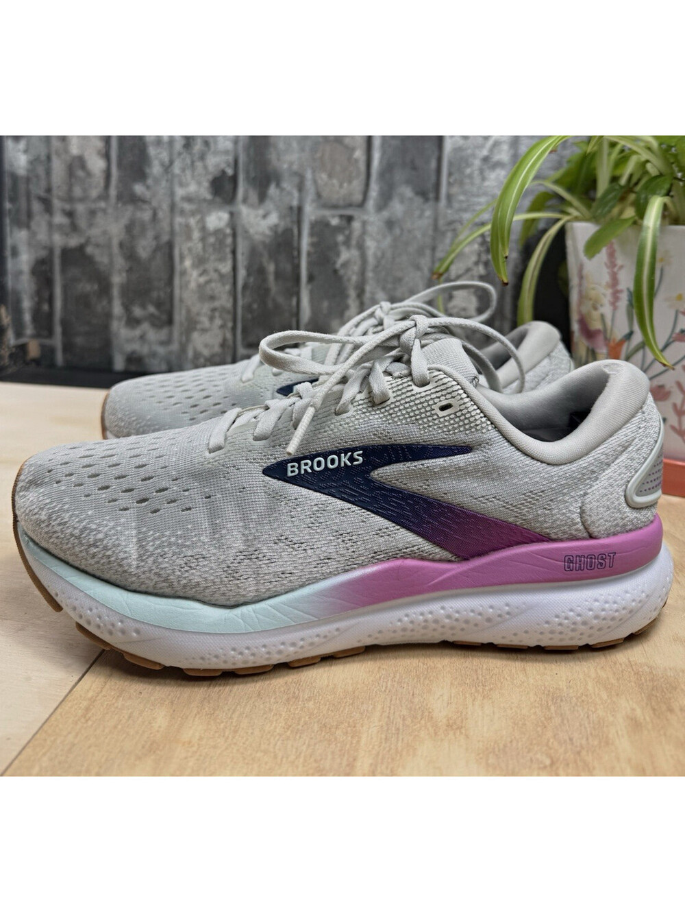 Brooks Ghost Women’s Gray/Purple Low Top Lace-Up Wide (D) Running Sneakers